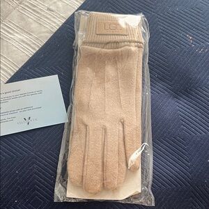 Ladies beige wool cashmere gloves